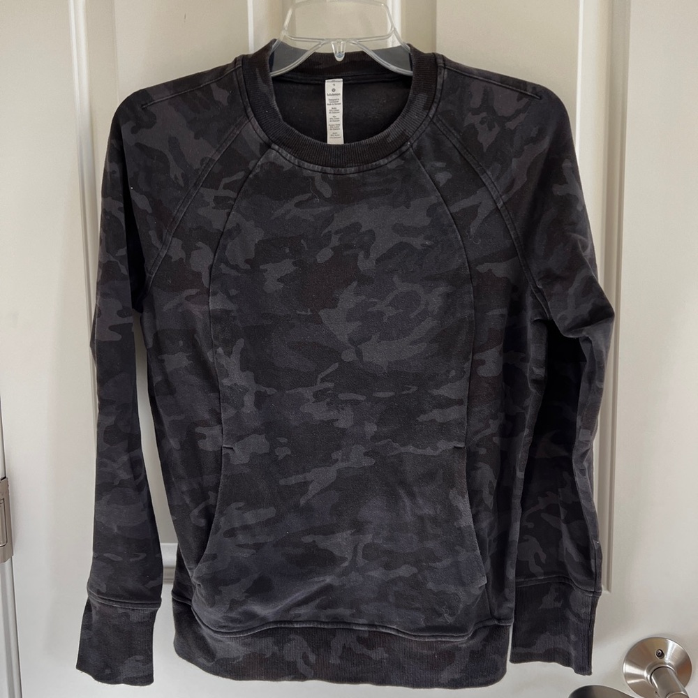 LuluLemon camo crew neck light weight sweatshirt Sz 4